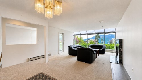 4438 4Th Avenue W, Vancouver, BC - Indoor Photo Showing Other Room