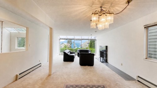 4438 4Th Avenue W, Vancouver, BC - Indoor