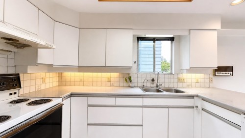 4438 4Th Avenue W, Vancouver, BC - Indoor Photo Showing Kitchen With Double Sink