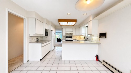 4438 4Th Avenue W, Vancouver, BC - Indoor Photo Showing Kitchen