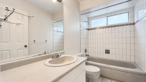 4438 4Th Avenue W, Vancouver, BC - Indoor Photo Showing Bathroom