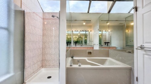 4438 4Th Avenue W, Vancouver, BC - Indoor Photo Showing Bathroom
