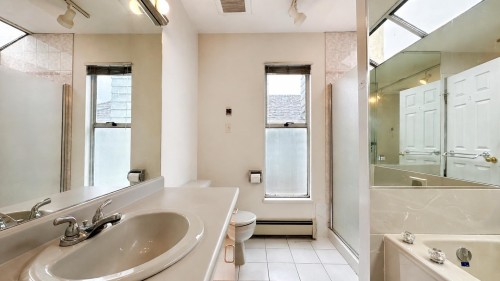 4438 4Th Avenue W, Vancouver, BC - Indoor Photo Showing Bathroom