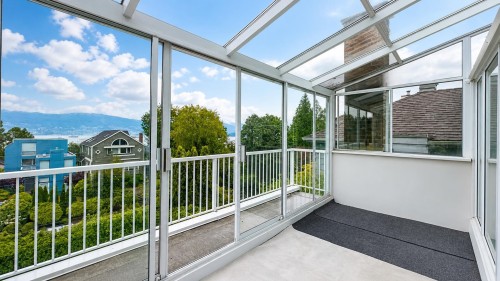 4438 4Th Avenue W, Vancouver, BC - Outdoor With Exterior