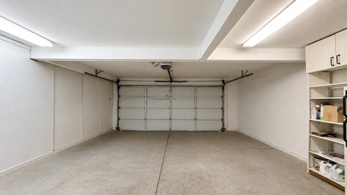 4438 4Th Avenue W, Vancouver, BC - Indoor Photo Showing Garage