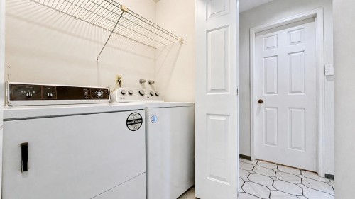4438 4Th Avenue W, Vancouver, BC - Indoor Photo Showing Laundry Room