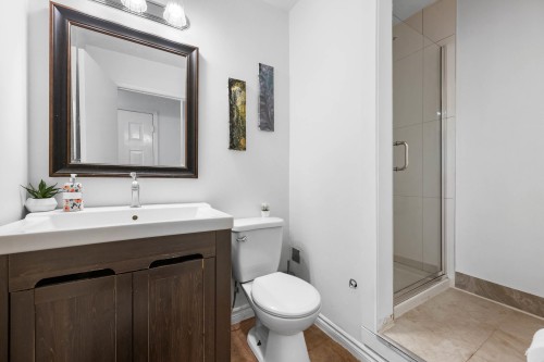 2378 Mariana Place, Coquitlam, BC - Indoor Photo Showing Bathroom