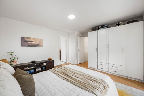 2378 Mariana Place, Coquitlam, BC - Indoor Photo Showing Bedroom