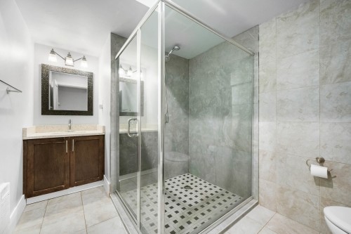 2378 Mariana Place, Coquitlam, BC - Indoor Photo Showing Bathroom