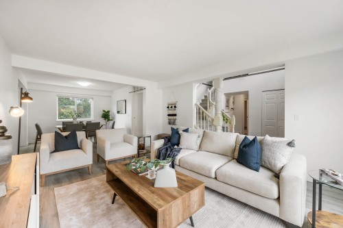 2378 Mariana Place, Coquitlam, BC - Indoor Photo Showing Living Room