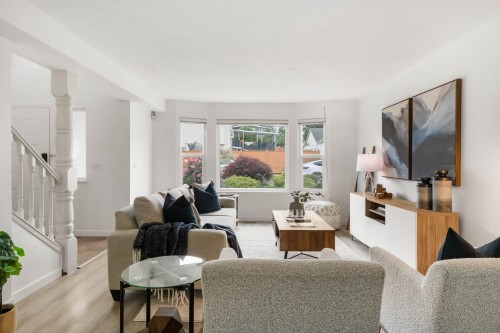 2378 Mariana Place, Coquitlam, BC - Indoor Photo Showing Living Room