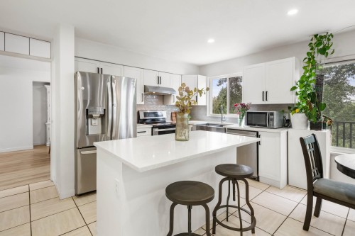 2378 Mariana Place, Coquitlam, BC - Indoor Photo Showing Kitchen