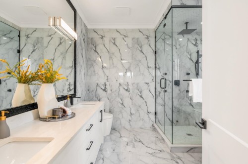 4991 Cabot Drive, Richmond, BC - Indoor Photo Showing Bathroom