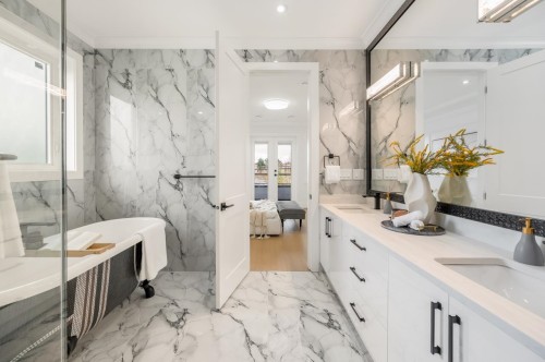 4991 Cabot Drive, Richmond, BC - Indoor Photo Showing Bathroom