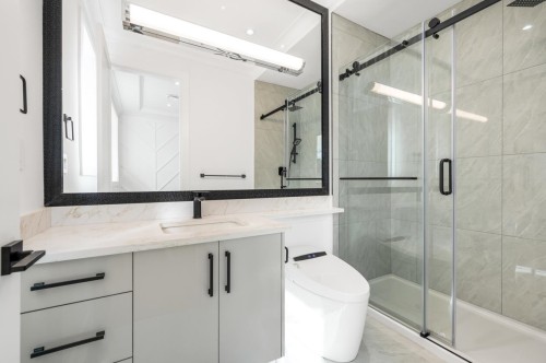 4991 Cabot Drive, Richmond, BC - Indoor Photo Showing Bathroom