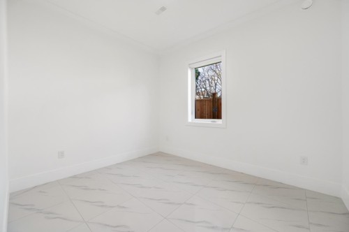 4991 Cabot Drive, Richmond, BC - Indoor Photo Showing Other Room