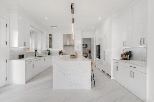 4991 Cabot Drive, Richmond, BC - Indoor Photo Showing Kitchen With Upgraded Kitchen