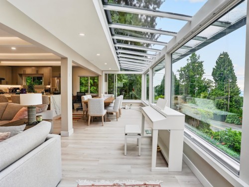 3570 Lonsdale Avenue, North Vancouver, BC - Indoor