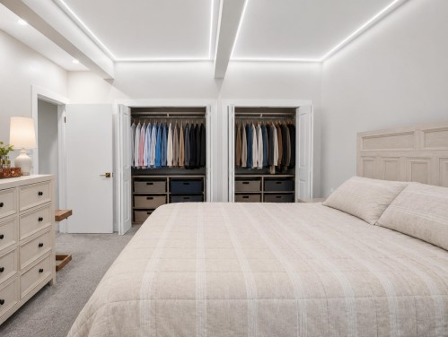 3570 Lonsdale Avenue, North Vancouver, BC - Indoor Photo Showing Bedroom