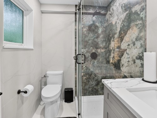 3570 Lonsdale Avenue, North Vancouver, BC - Indoor Photo Showing Bathroom