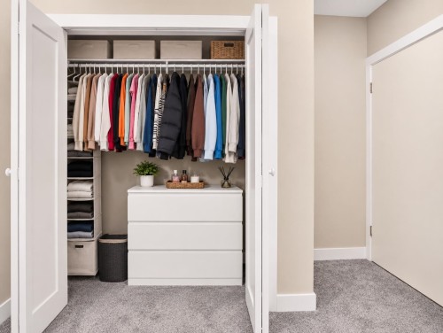 3570 Lonsdale Avenue, North Vancouver, BC - Indoor With Storage