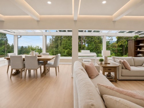 3570 Lonsdale Avenue, North Vancouver, BC - Indoor