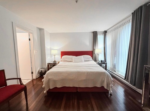 902-1888 Alberni Street, Vancouver, BC - Indoor Photo Showing Bedroom