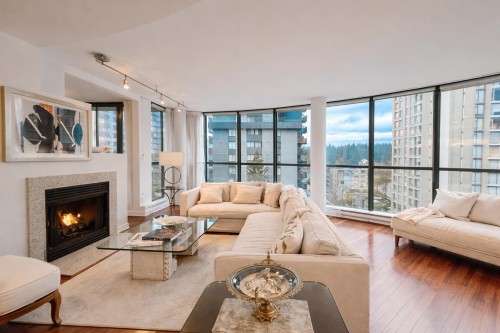 902-1888 Alberni Street, Vancouver, BC - Indoor Photo Showing Living Room With Fireplace