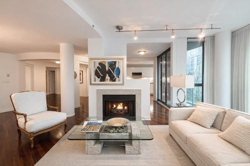 902-1888 Alberni Street, Vancouver, BC - Indoor Photo Showing Living Room With Fireplace