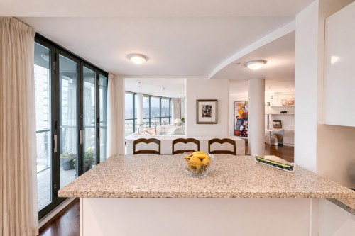 902-1888 Alberni Street, Vancouver, BC - Indoor Photo Showing Kitchen With Upgraded Kitchen