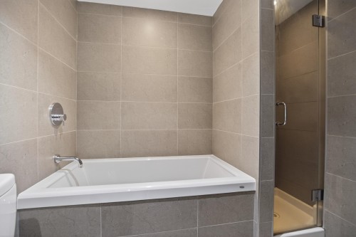 112 1St Avenue W, Vancouver, BC - Indoor Photo Showing Bathroom
