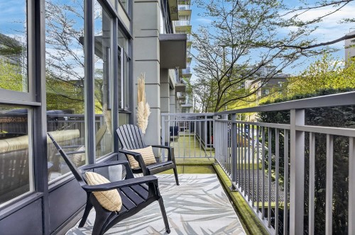 112 1St Avenue W, Vancouver, BC - Outdoor With Exterior
