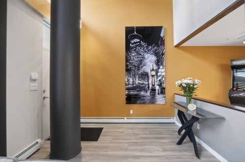 112 1St Avenue W, Vancouver, BC - Indoor Photo Showing Other Room