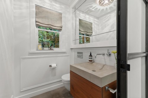 2940 Mathers Avenue, West Vancouver, BC - Indoor Photo Showing Bathroom