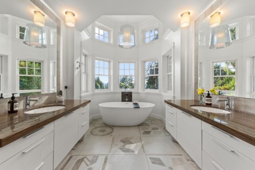 2940 Mathers Avenue, West Vancouver, BC - Indoor Photo Showing Bathroom
