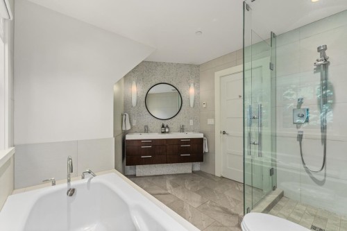 2940 Mathers Avenue, West Vancouver, BC - Indoor Photo Showing Bathroom