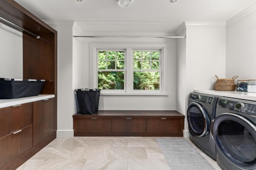 2940 Mathers Avenue, West Vancouver, BC - Indoor Photo Showing Laundry Room