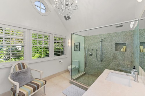 2940 Mathers Avenue, West Vancouver, BC - Indoor Photo Showing Bathroom