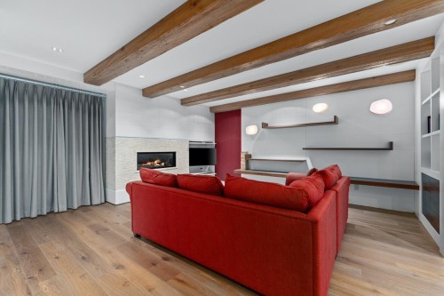 2940 Mathers Avenue, West Vancouver, BC - Indoor With Fireplace