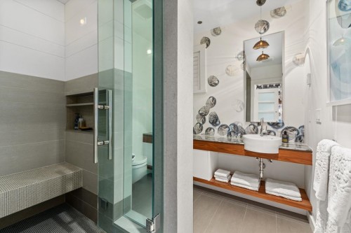 2940 Mathers Avenue, West Vancouver, BC - Indoor Photo Showing Bathroom