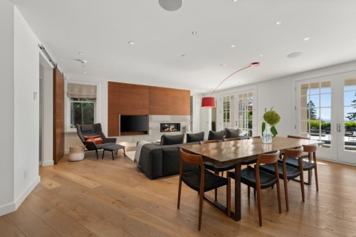 2940 Mathers Avenue, West Vancouver, BC - Indoor With Fireplace