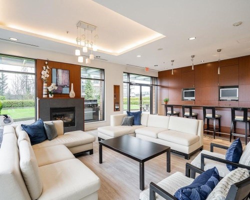 1107-4178 Dawson Street, Vancouver, BC - Indoor Photo Showing Living Room With Fireplace