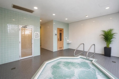 1107-4178 Dawson Street, Vancouver, BC - Indoor Photo Showing Other Room With In Ground Pool
