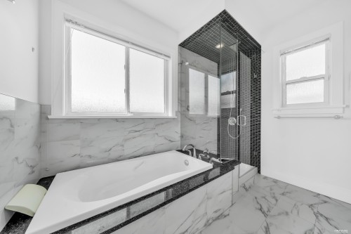 2246 22Nd Avenue W, Vancouver, BC - Indoor Photo Showing Bathroom