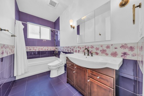 2246 22Nd Avenue W, Vancouver, BC - Indoor Photo Showing Bathroom