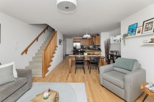 3-728 Gibsons Way, Gibsons, BC - Indoor Photo Showing Living Room