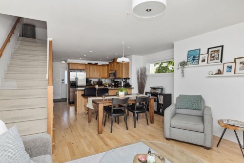 3-728 Gibsons Way, Gibsons, BC - Indoor