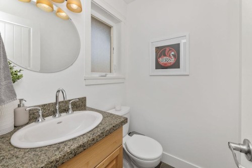 3-728 Gibsons Way, Gibsons, BC - Indoor Photo Showing Bathroom