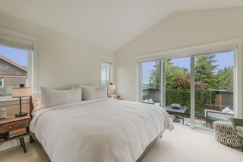 3-728 Gibsons Way, Gibsons, BC - Indoor Photo Showing Bedroom