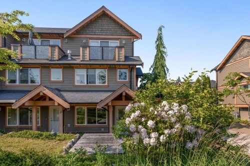 3-728 Gibsons Way, Gibsons, BC - Outdoor With Facade